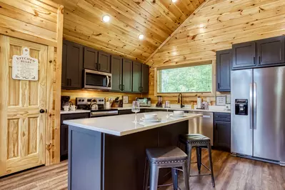 Mountain Memories kitchen island and fully furnished kitchen