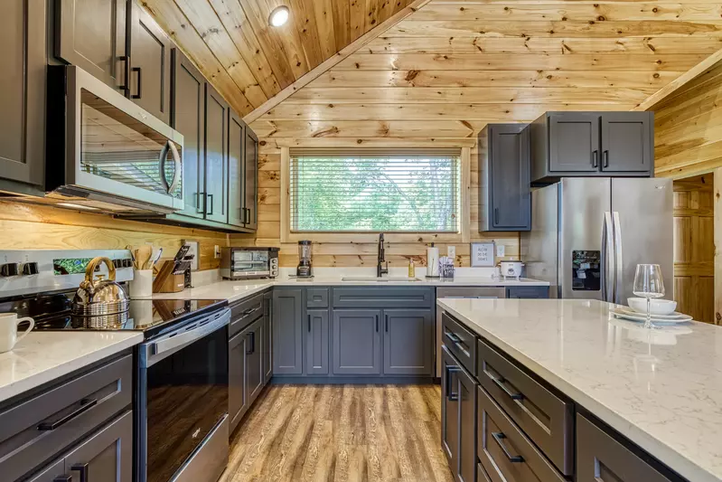 Mountain Memories fully furnished kitchen