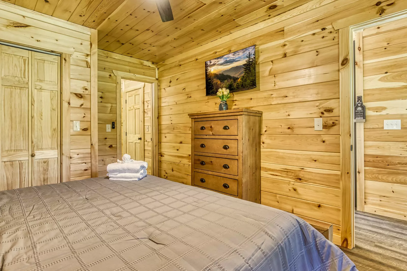 Mountain Memories main level bedroom with 40 inch TV