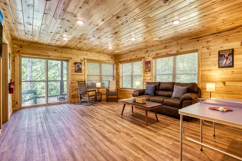 Mountain Memories lower level sitting area