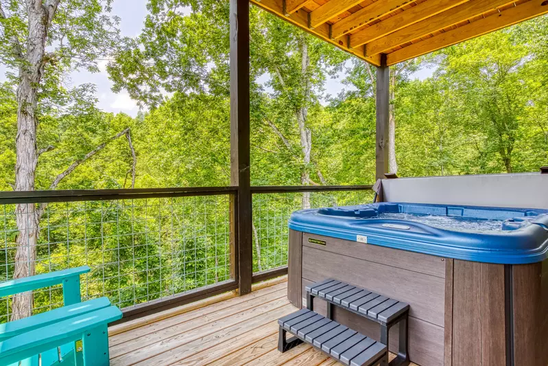 Mountain Memories lower level deck with hot tub