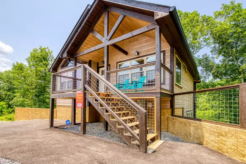 Mountain Memories covered entry deck