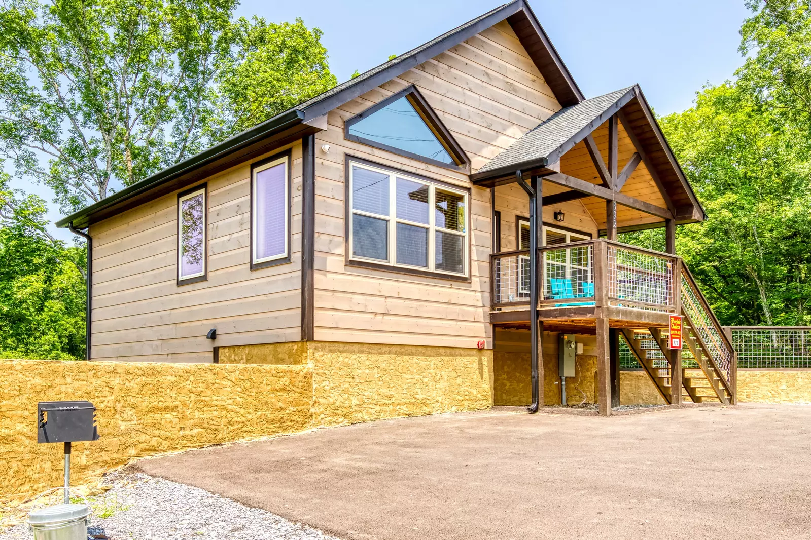 Mountain Memories parking area and front deck
