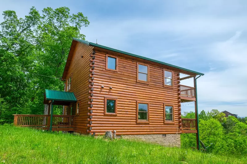 Smokey's Hideaway