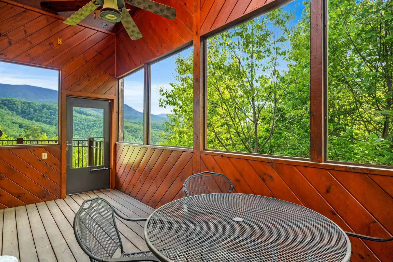 Property image, Interior, of Wine Down