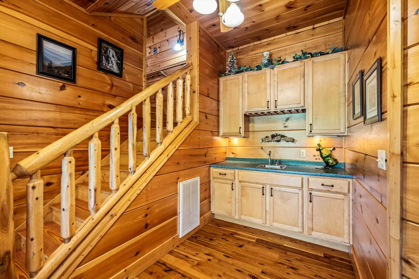 Property image, Interior, of Wine Down