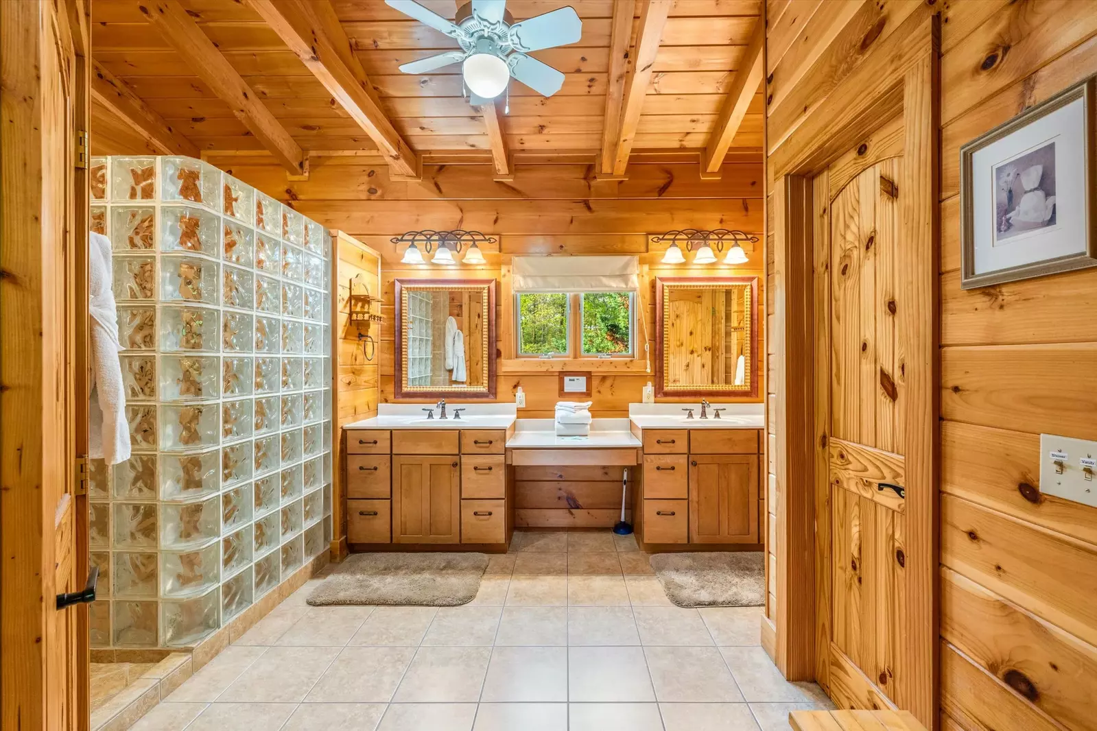 Property image, Interior, of Wine Down