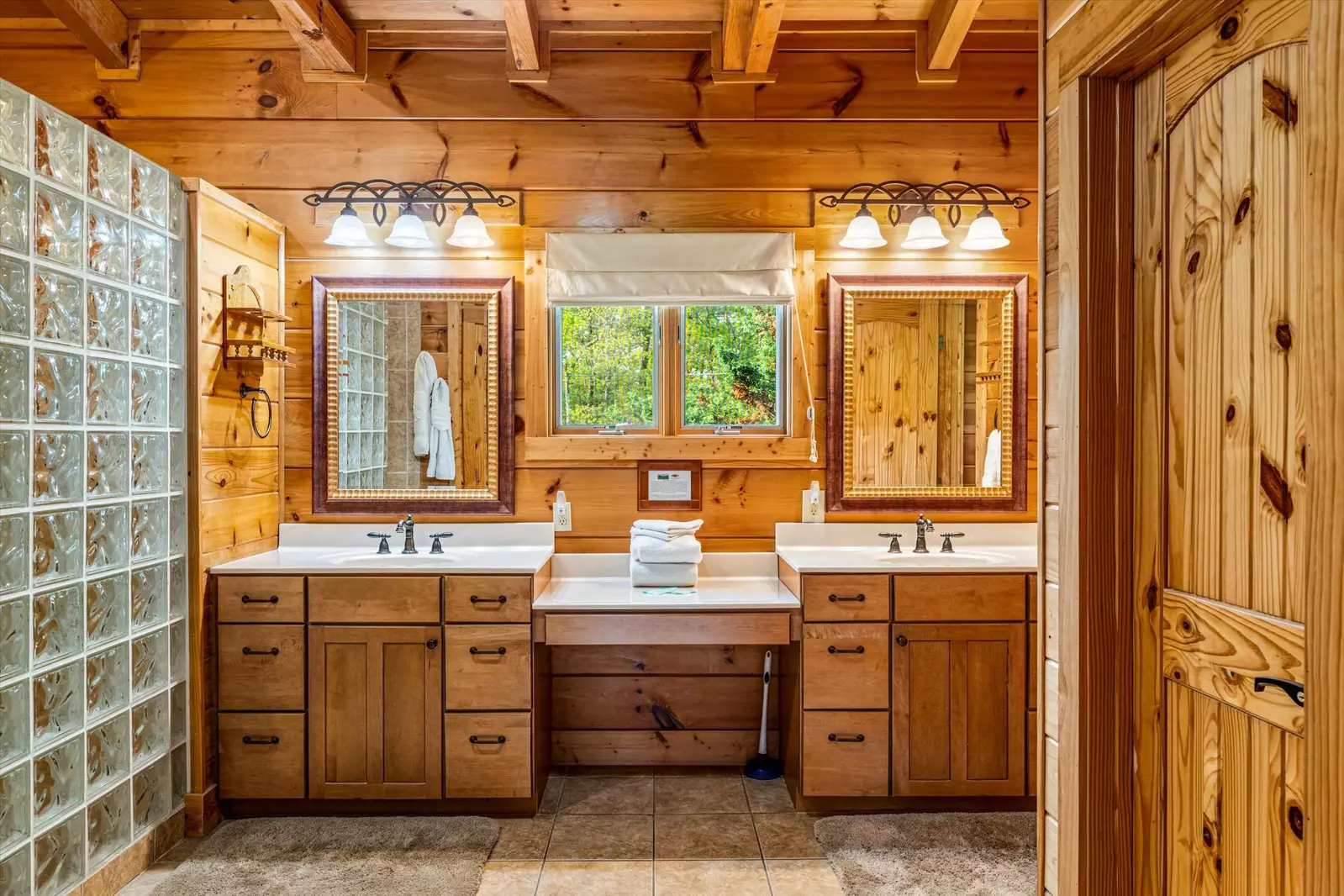 Property image, Interior, of Wine Down