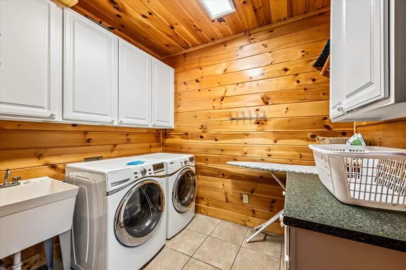 Property image, Interior, of Wine Down