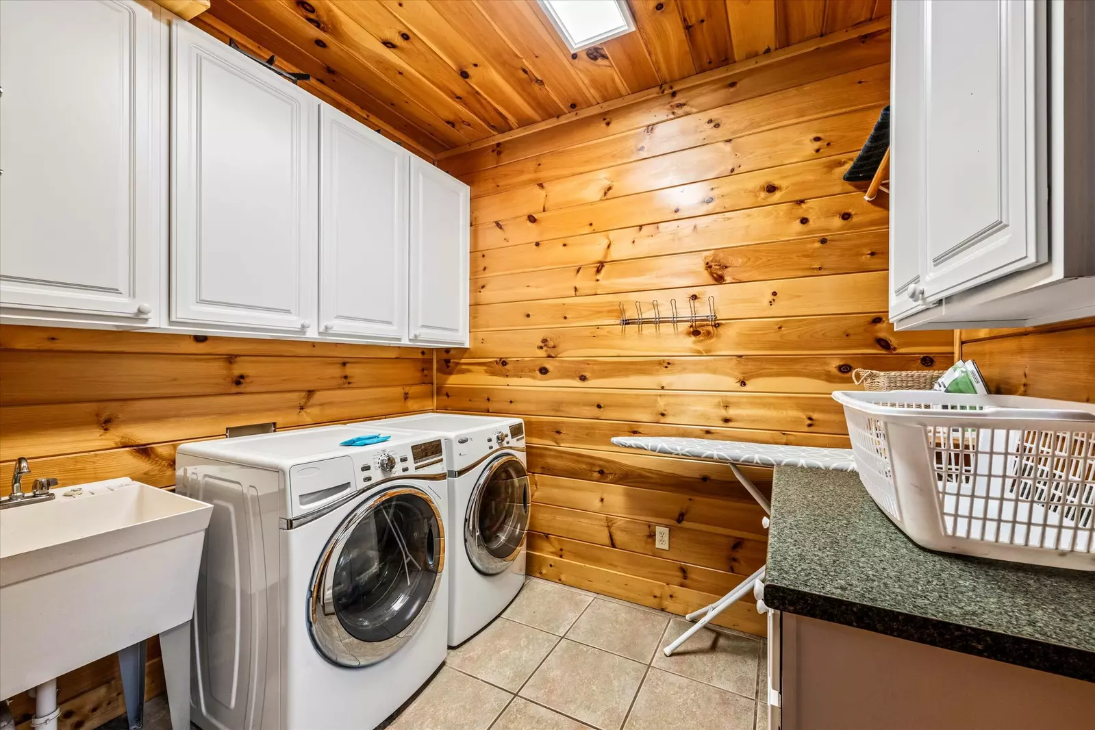 Property image, Interior, of Wine Down