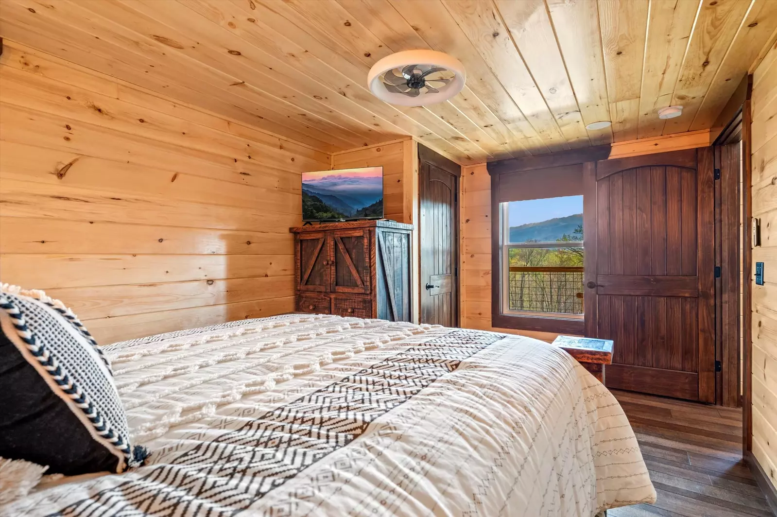 Property image, Interior, of Twin Peaks