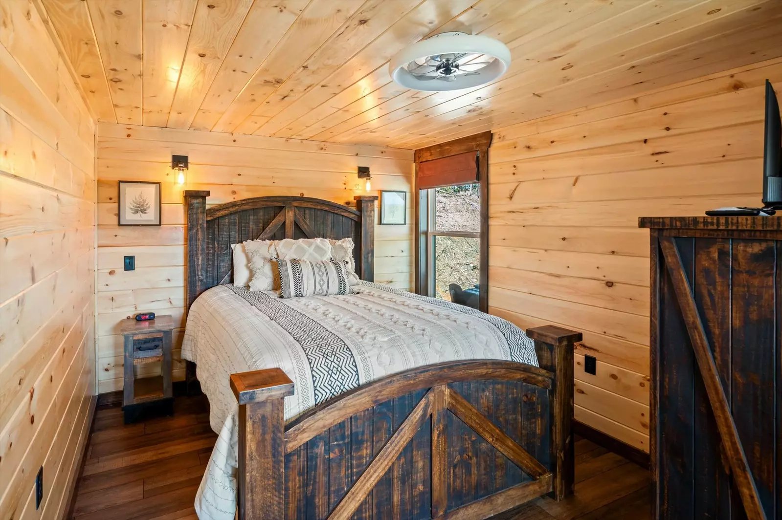 Property image, Interior, of Twin Peaks