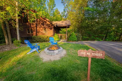 Exterior of the cabin and plenty of parking