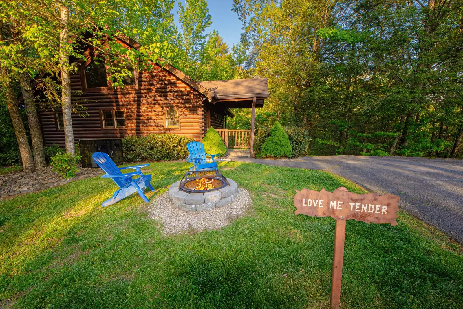 Exterior of the cabin and plenty of parking