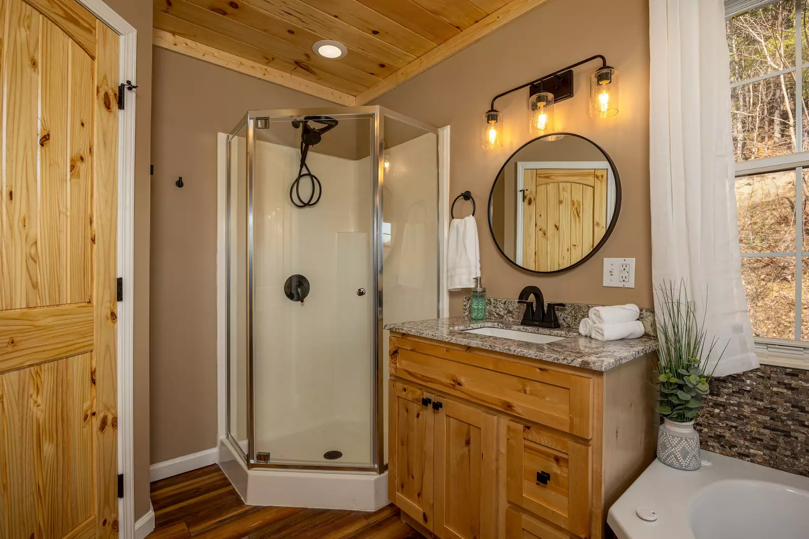 Shower & Vanity
