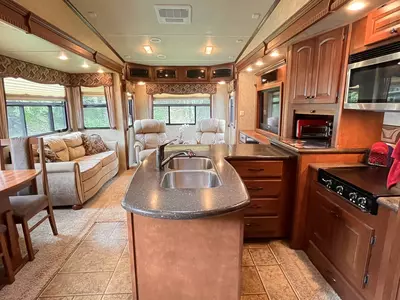 WATERFRONT - Gorgeous Spacious RV on a Lovely Mountain Stream