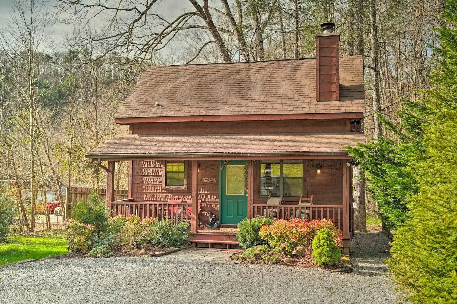 CREEKSIDE Cabin w/ LOFT by Pigeon Forge