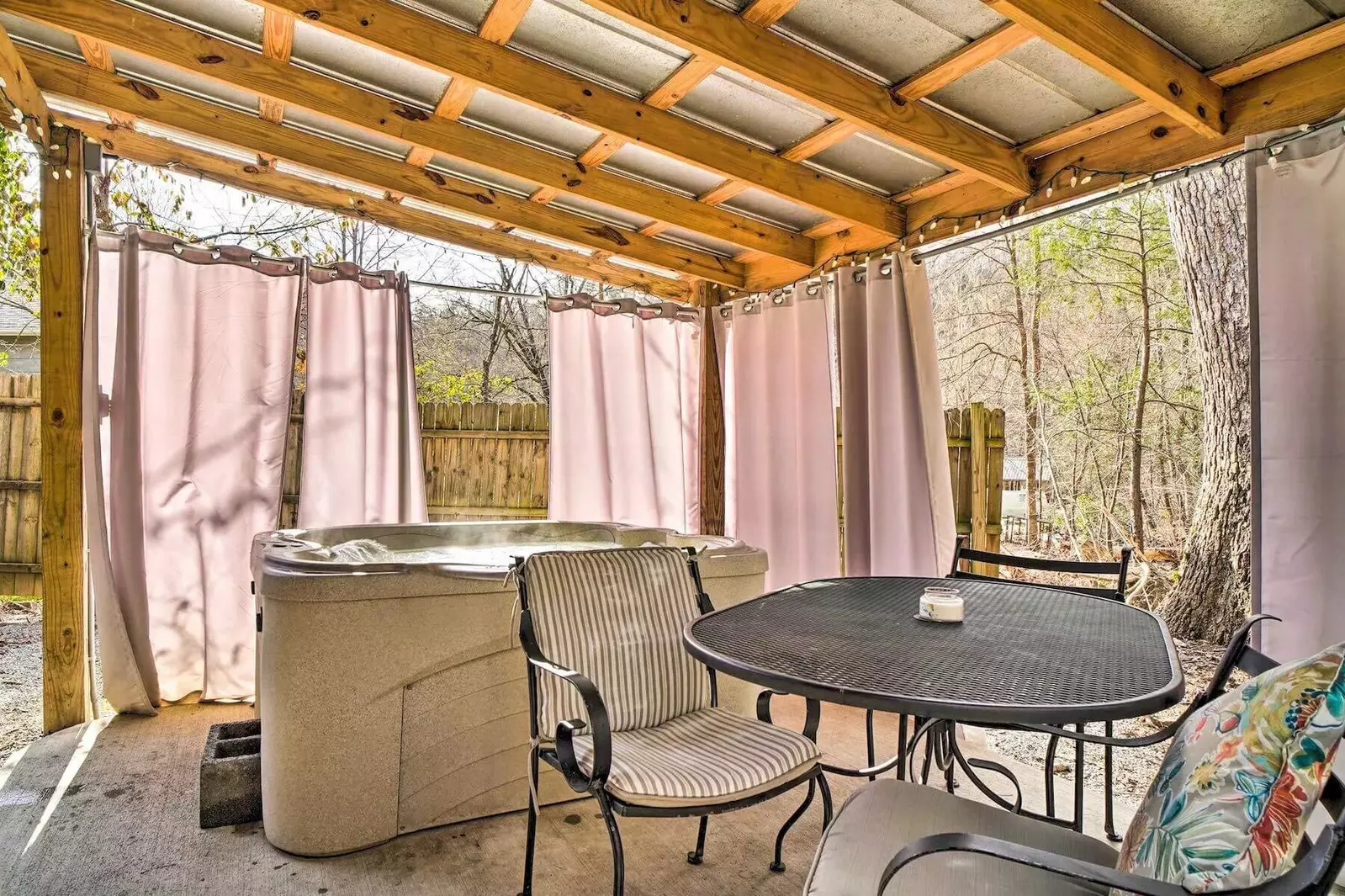 CREEKSIDE Cabin w/ LOFT by Pigeon Forge