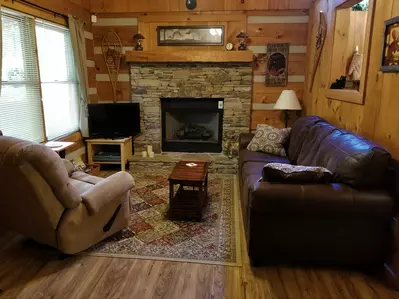 Leroy's Quiet and Cozy Cabin