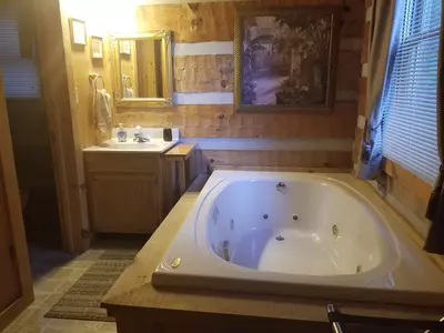 Leroy's Quiet and Cozy Cabin