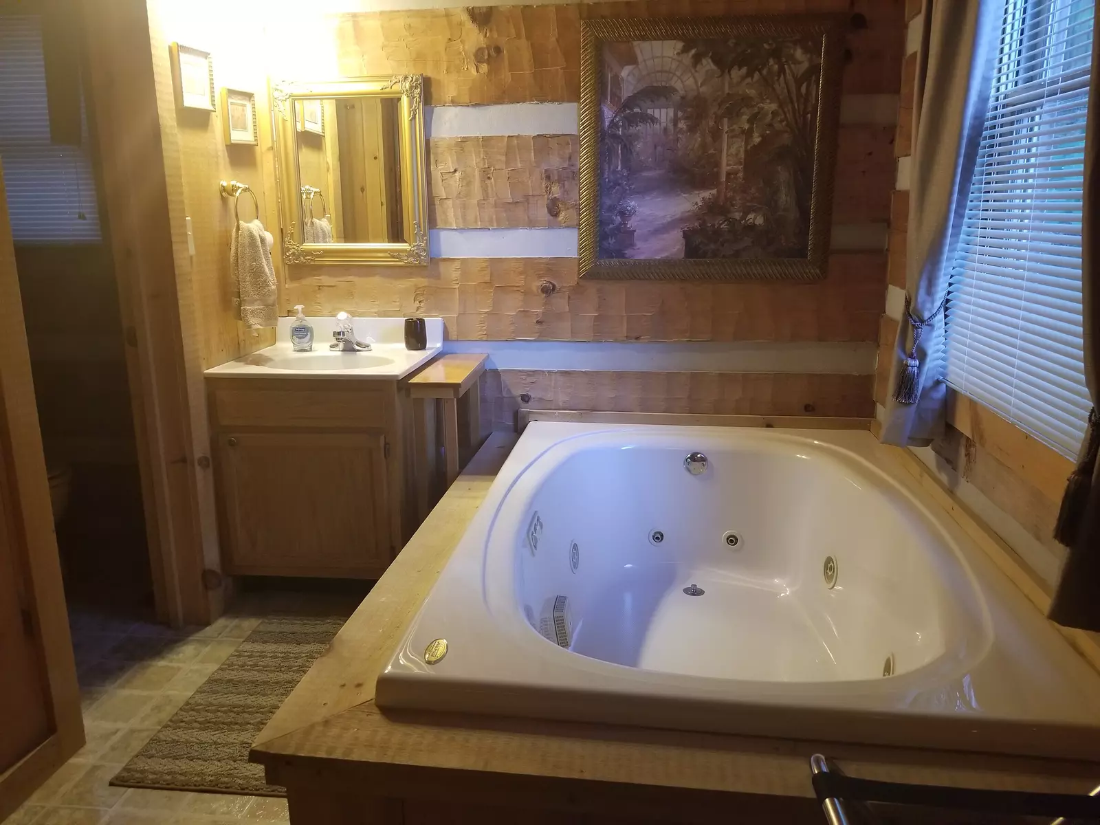 Leroy's Quiet and Cozy Cabin