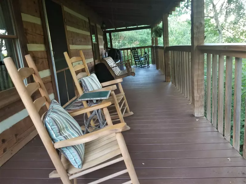 Leroy's Quiet and Cozy Cabin
