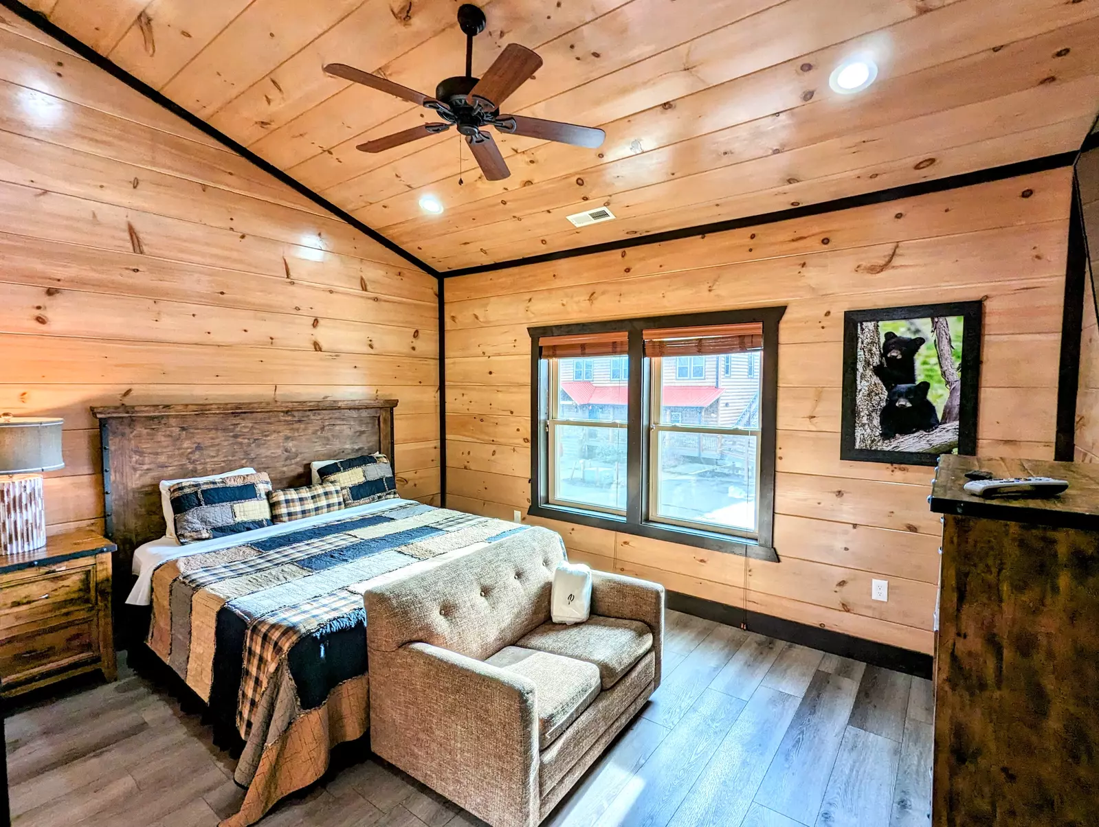 Chestnut Oak Lodge