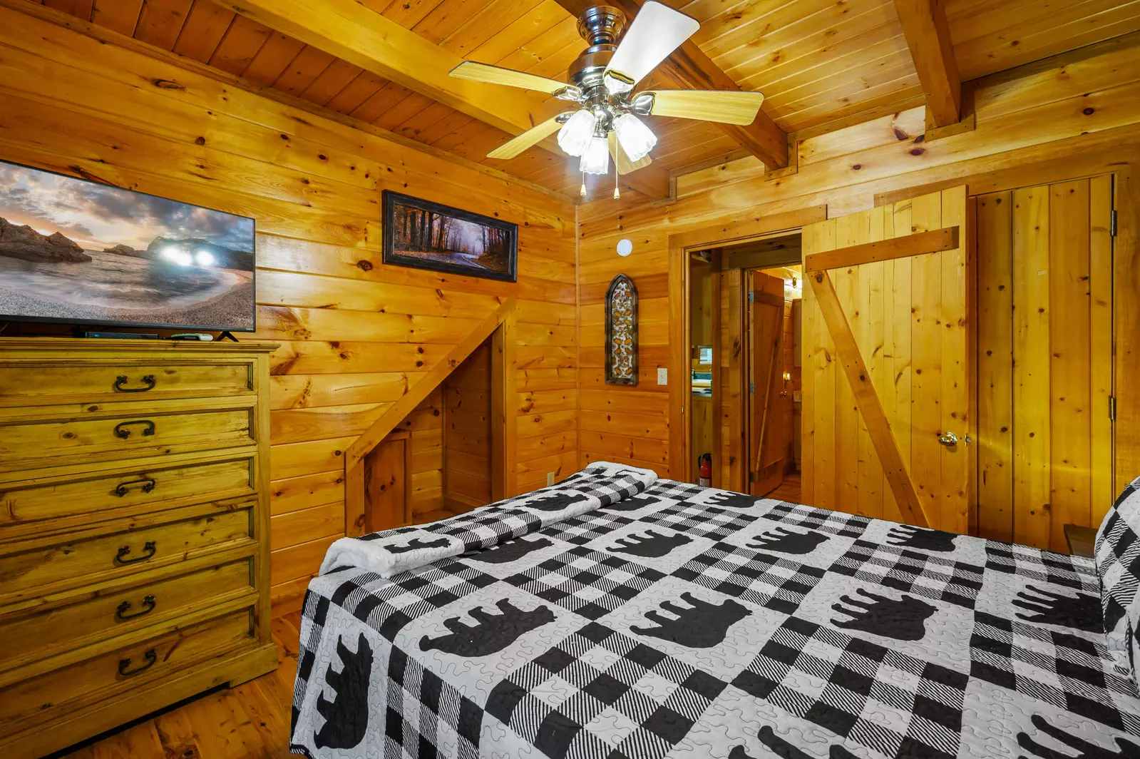 Gypsy Road Wears Valley Log Cabin - Main Level Queen Bedroom