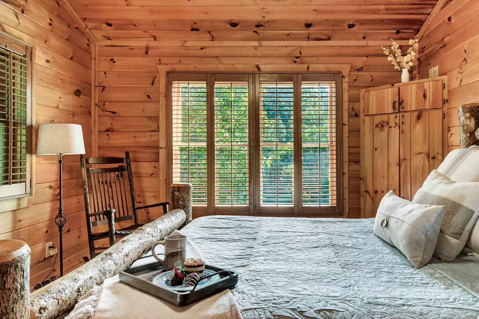 Territorial views right from the comforts of bed