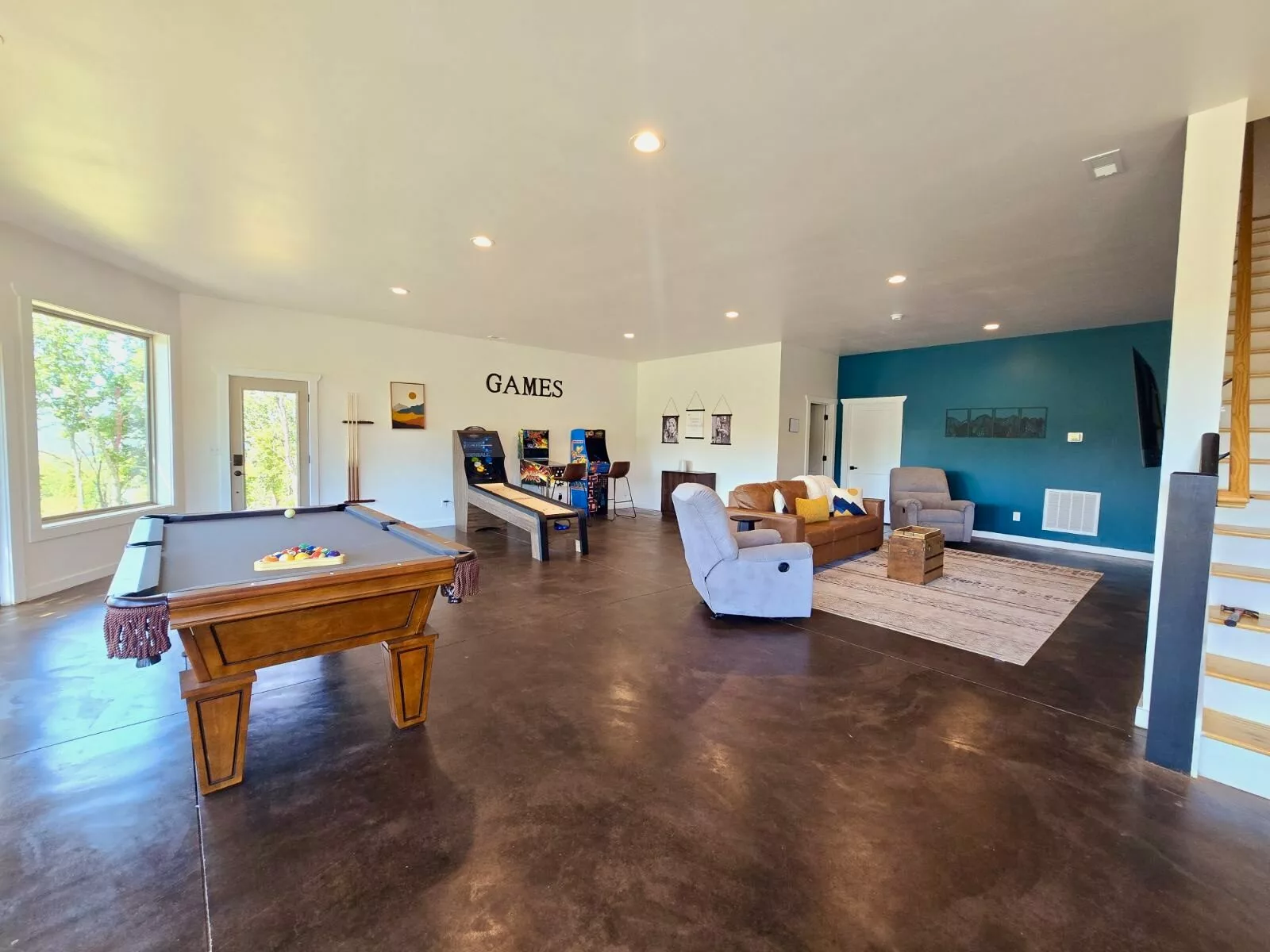 Game room with sleeper sofa
