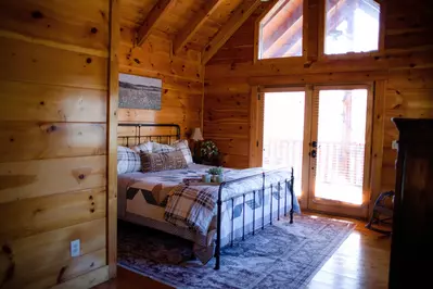 Peaks and Pines Lodge