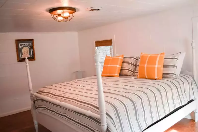 Whaley Room and Board