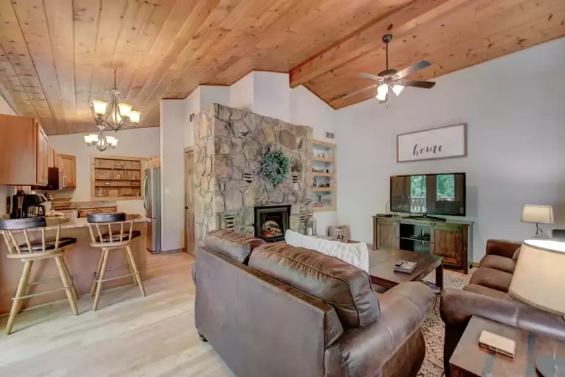 Smoky‘s Lodge
