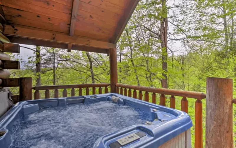 Cozy Bear Lodge — Romantic+Nestled in the Woods with Hot Tub and WiFi