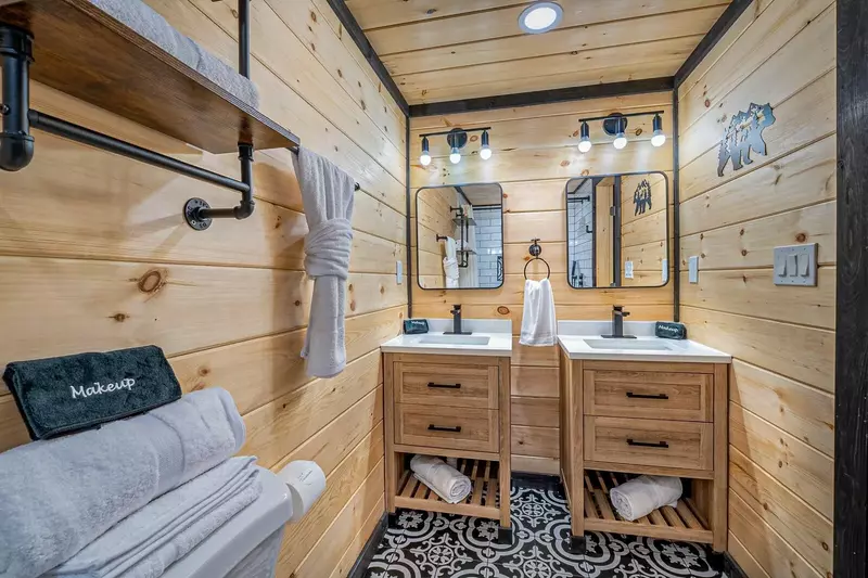 Bear Paradise Cabin
