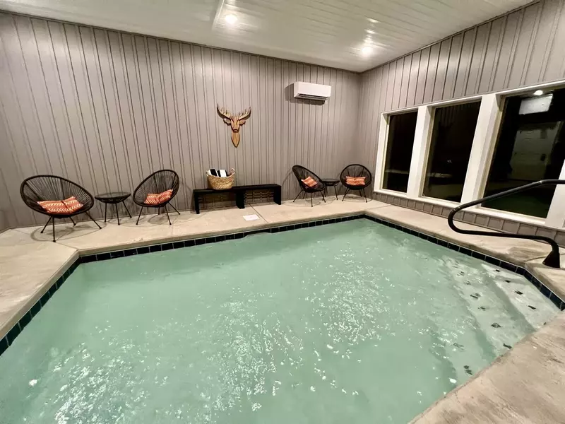 Tennessee Oasis Pool Cabin