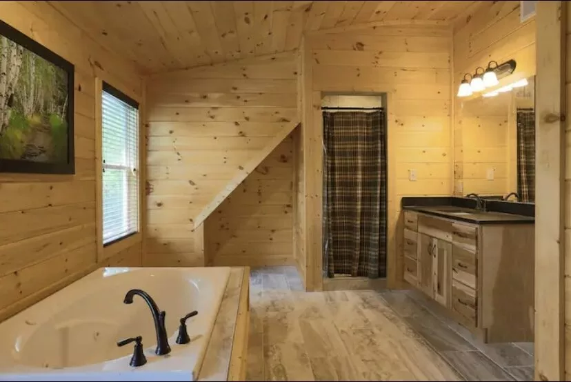 Tennessee Oasis Pool Cabin