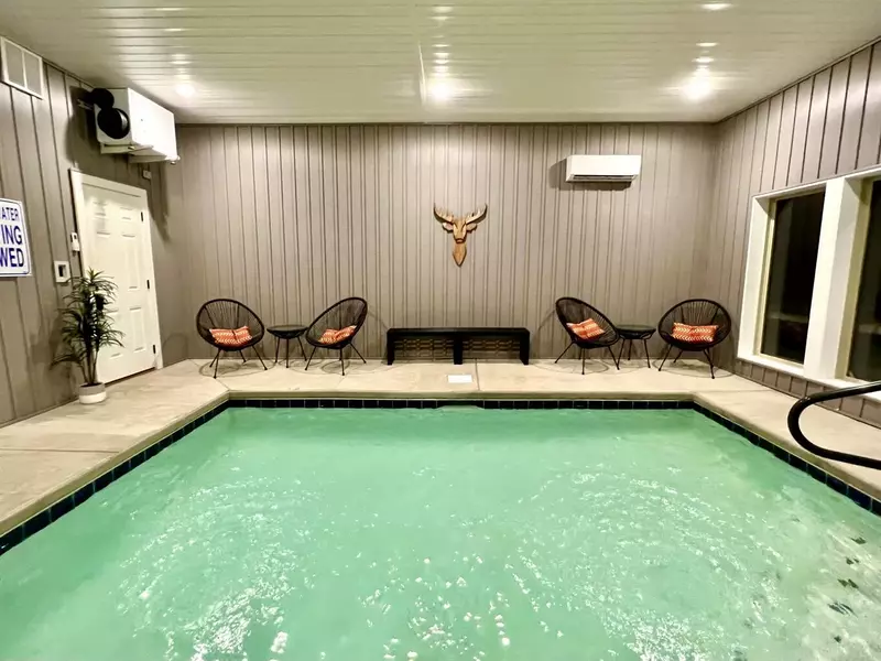 Tennessee Oasis Pool Cabin