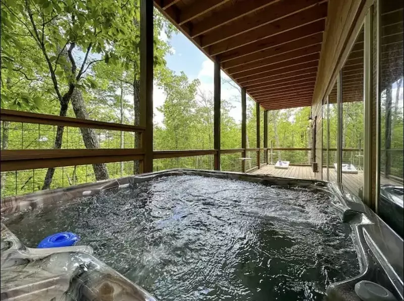 Tennessee Oasis Pool Cabin