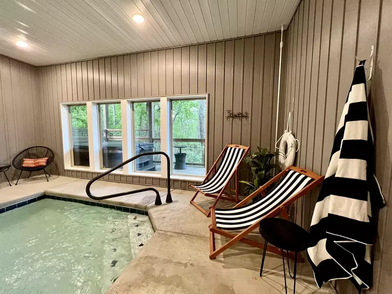 Tennessee Oasis Pool Cabin