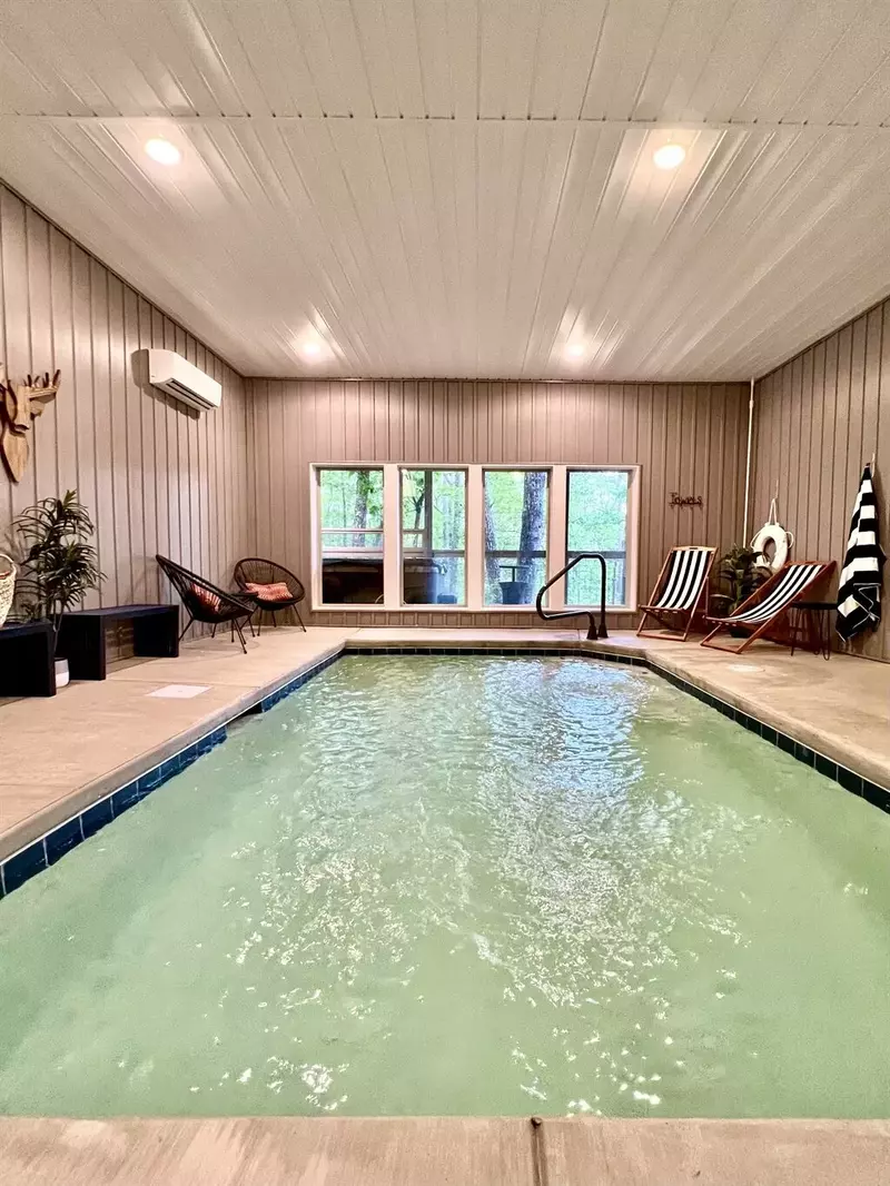 Tennessee Oasis Pool Cabin