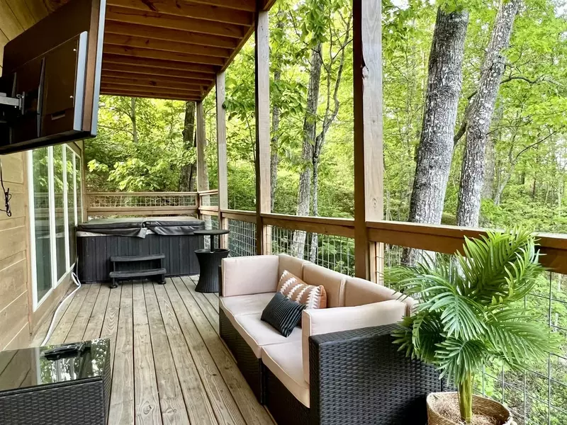 Tennessee Oasis Pool Cabin
