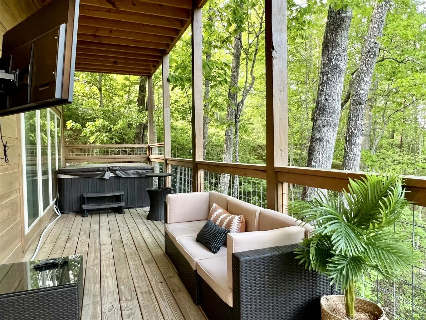 Tennessee Oasis Pool Cabin