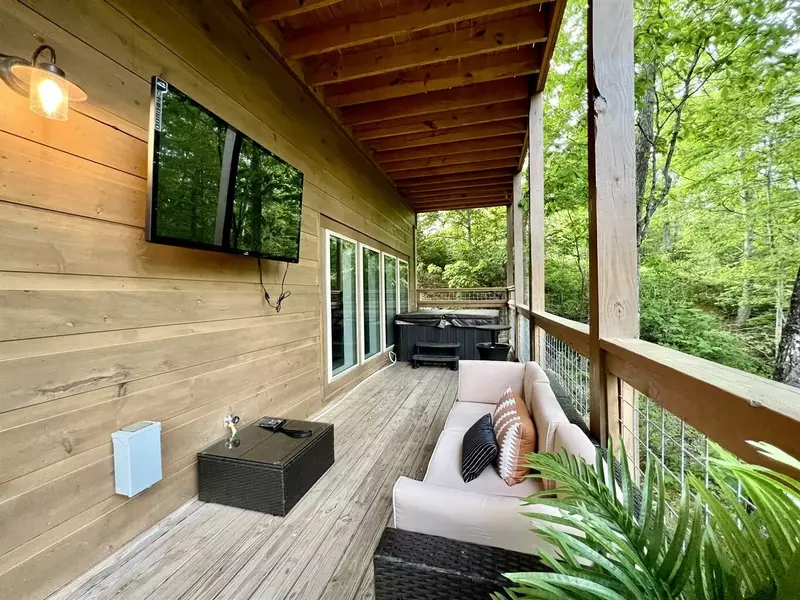 Tennessee Oasis Pool Cabin