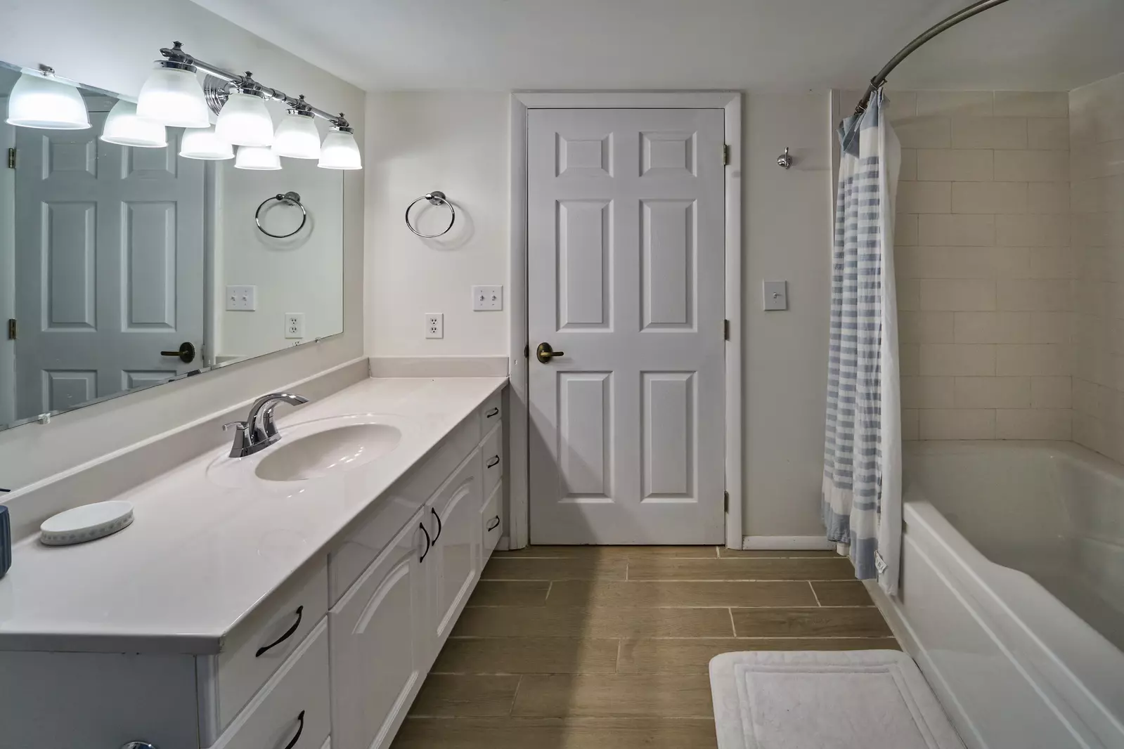 Property image, Interior, of Scenic Creek