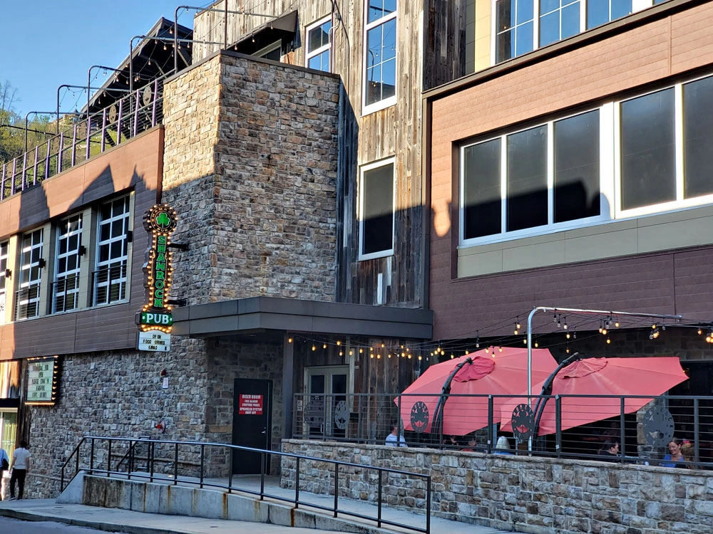 620f796a79fd-gallery_shamrock_pub_gatlinburg_ext