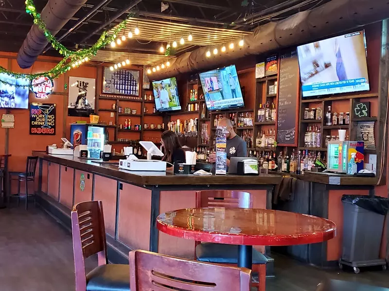85b60c96b64e-gallery_shamrock_pub_gatlinburg_down