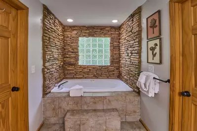 Property image, Interior, of Shady Creek