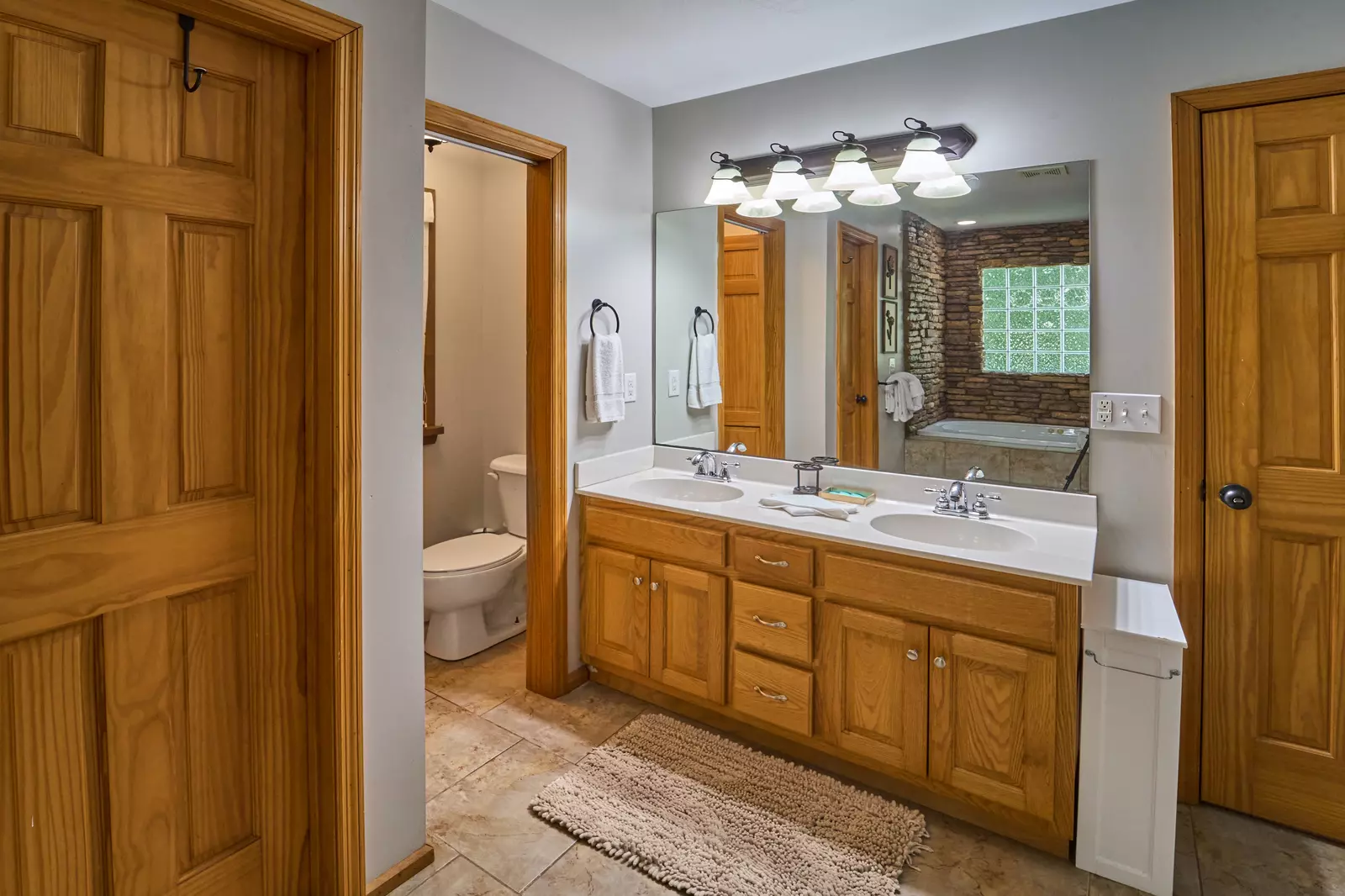 Property image, Interior, of Shady Creek