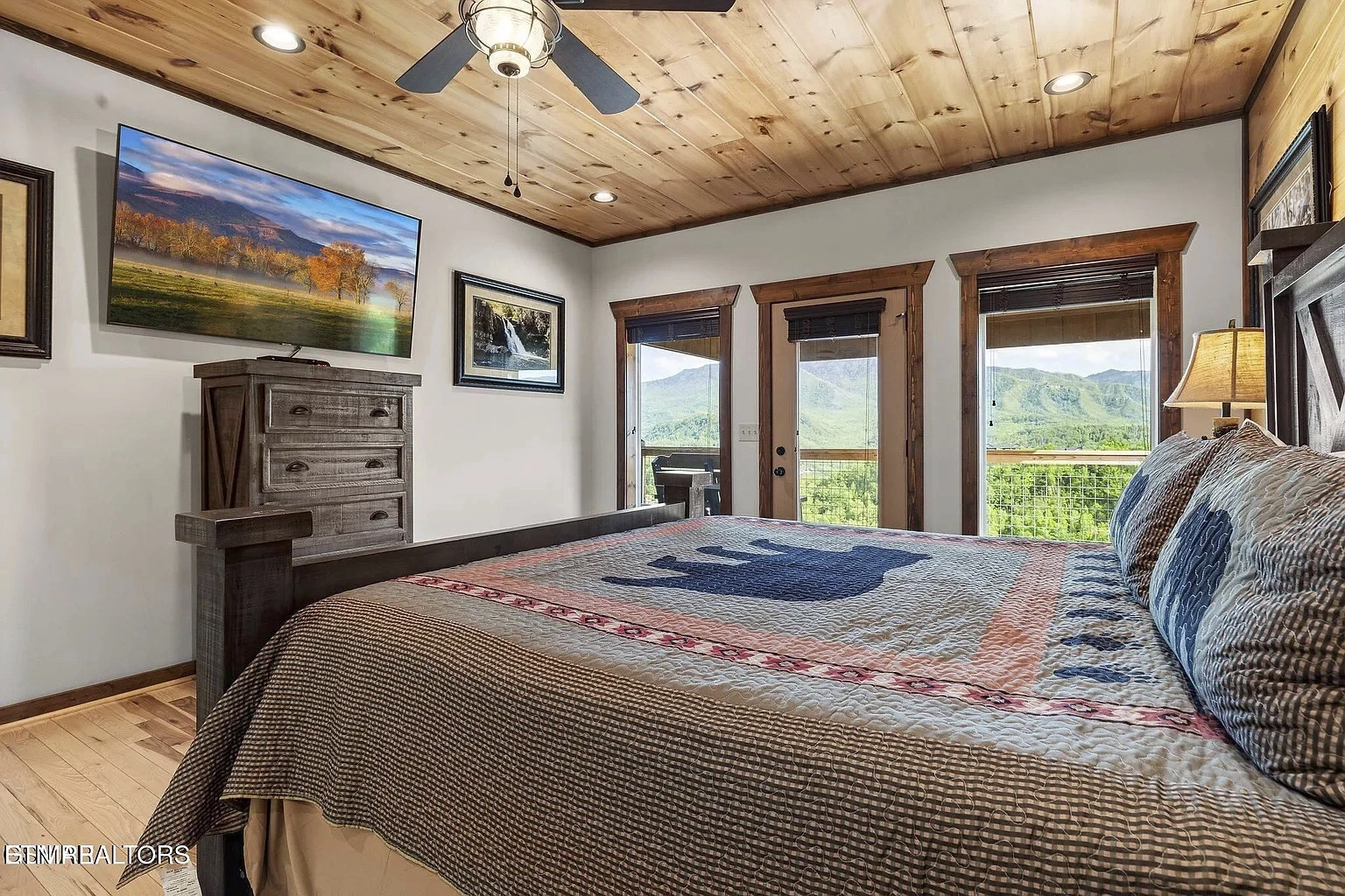 Mountain View Manor